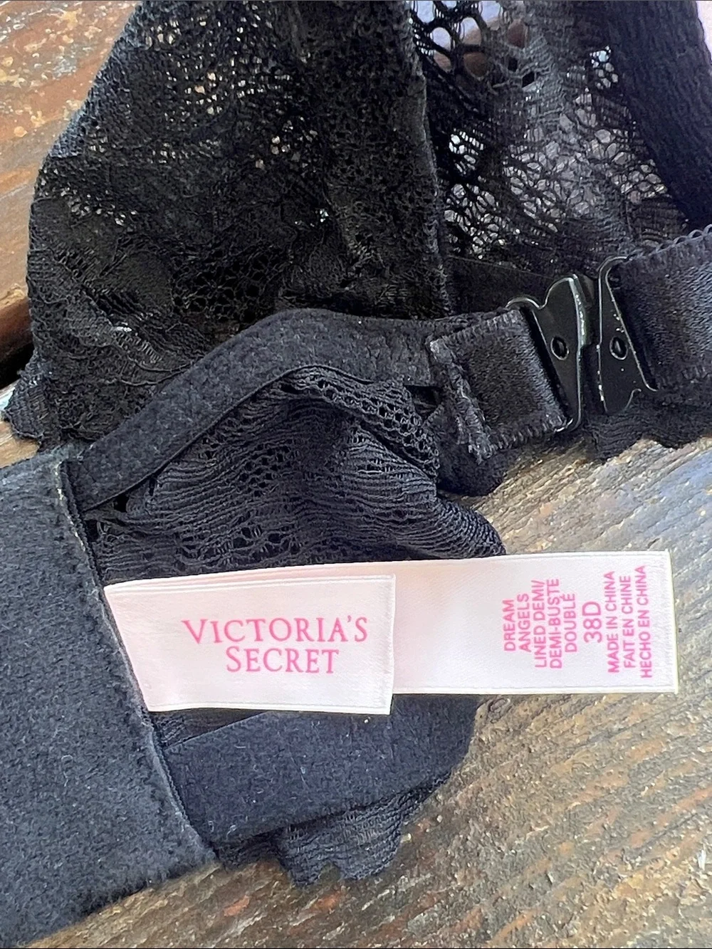Victoria’s Secret Underwire Bras 38D - Picture 4 of 13